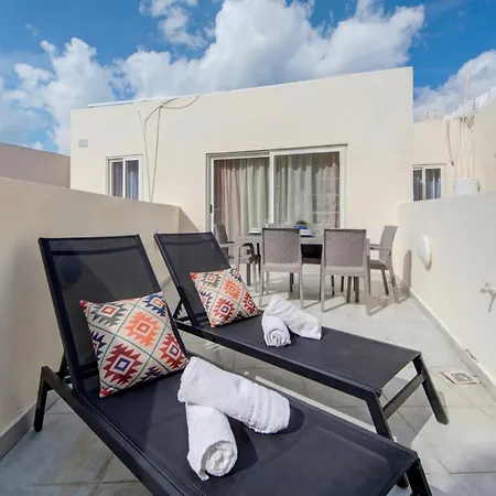 Sapphire & Penthouse With Heated Jacuzzi *
