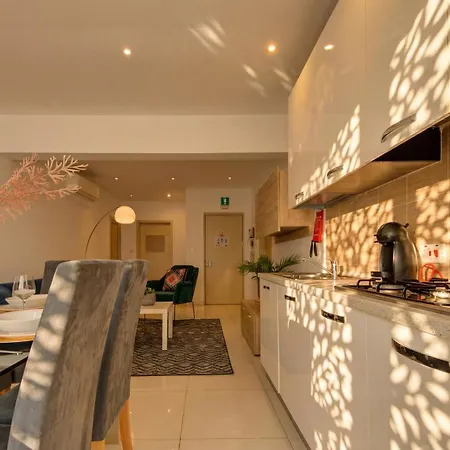 Sapphire & Penthouse With Heated Jacuzzi Sliema