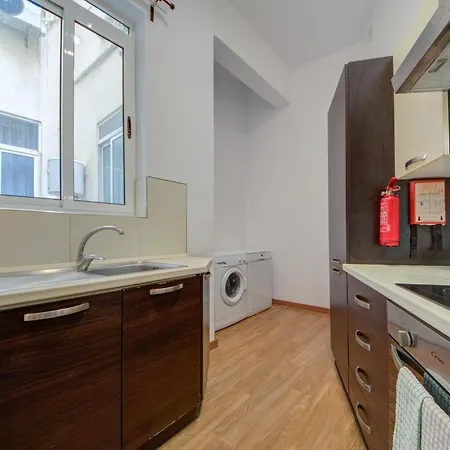 Sapphire & Penthouse With Heated Jacuzzi Apartment