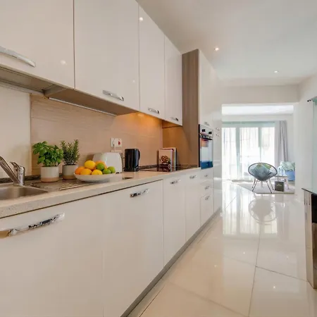 Sapphire & Penthouse With Heated Jacuzzi Sliema