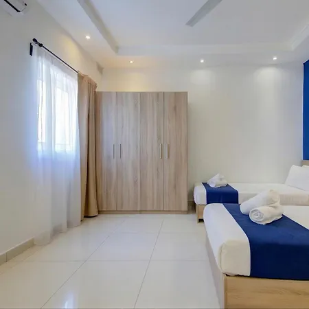 Sapphire & Penthouse With Heated Jacuzzi Apartment
