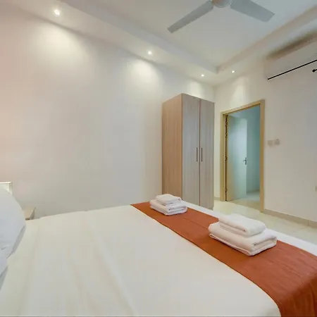 Sapphire & Penthouse With Heated Jacuzzi Apartment *