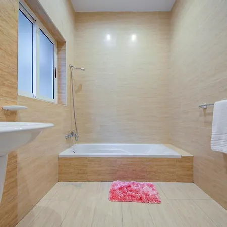Sapphire & Penthouse With Heated Jacuzzi Appartement
