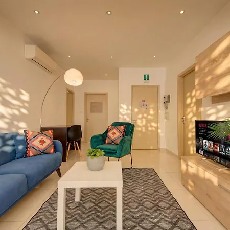 Sapphire & Penthouse With Heated Jacuzzi
