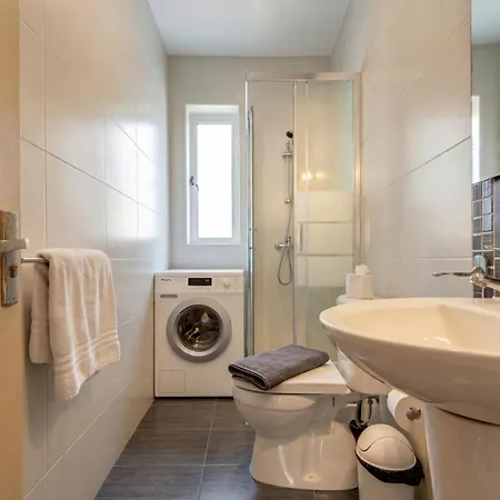 Sapphire & Penthouse With Heated Jacuzzi Apartment