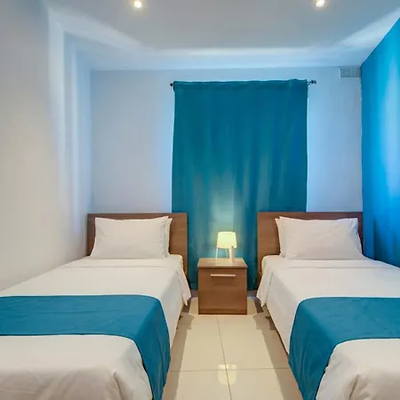Sapphire & Penthouse With Heated Jacuzzi Appartement *