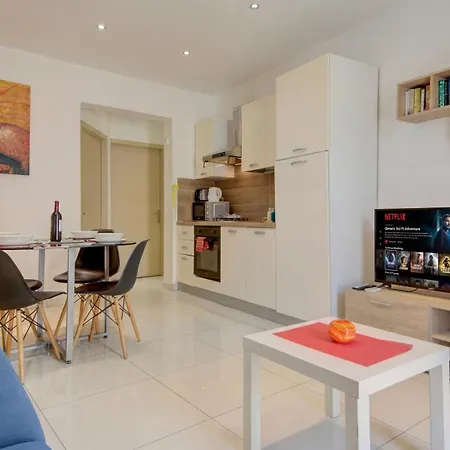 Sapphire & Penthouse With Heated Jacuzzi Apartment