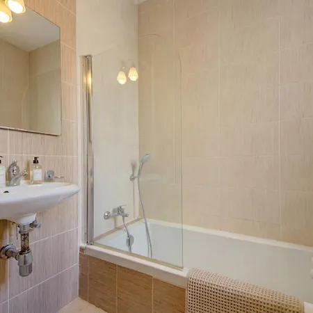 Sapphire & Penthouse With Heated Jacuzzi Sliema