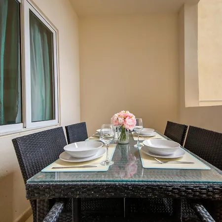 Sapphire & Penthouse With Heated Jacuzzi Apartment
