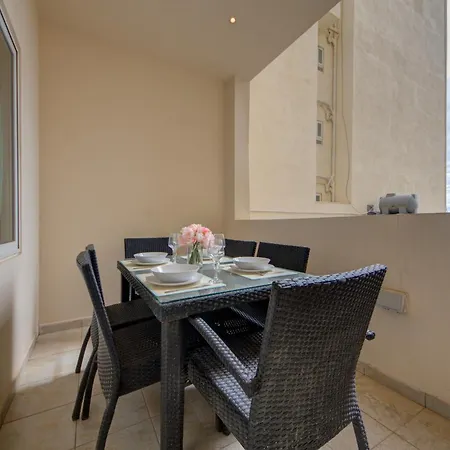 Sapphire & Penthouse With Heated Jacuzzi Sliema