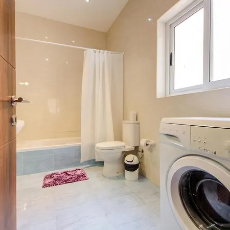 Sapphire & Penthouse With Heated Jacuzzi