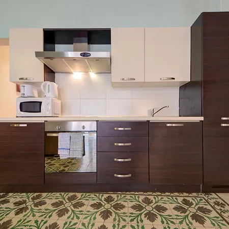 Sapphire & Penthouse With Heated Jacuzzi Apartment Sliema